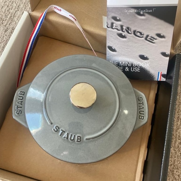 Staub Slate Gray Cast Iron Dutch Oven - Picture 7 of 9